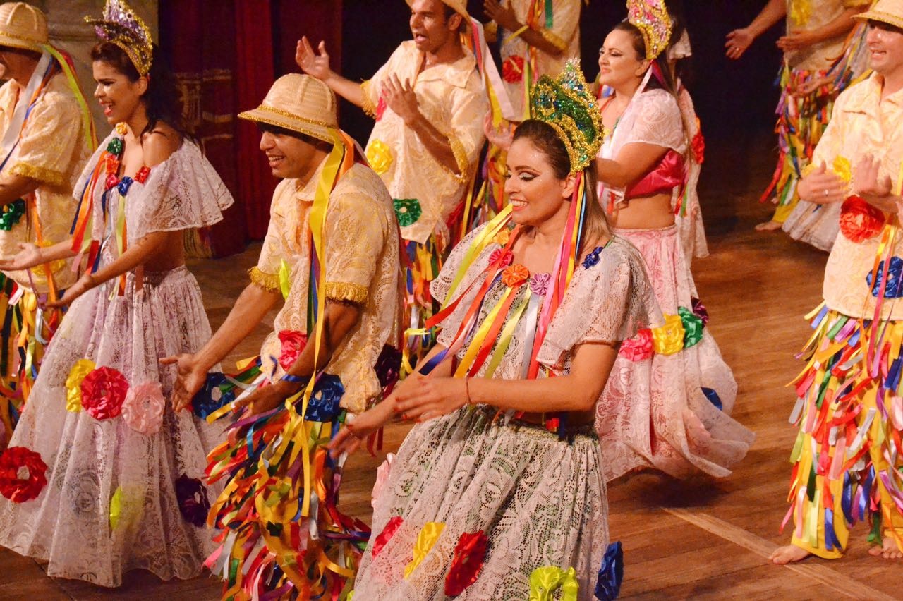 Theatro José de Alencar recebe hoje, 18/5, às 19h30, espetáculo do Grupo de Tradições Folclóricas Raízes Nordestinas