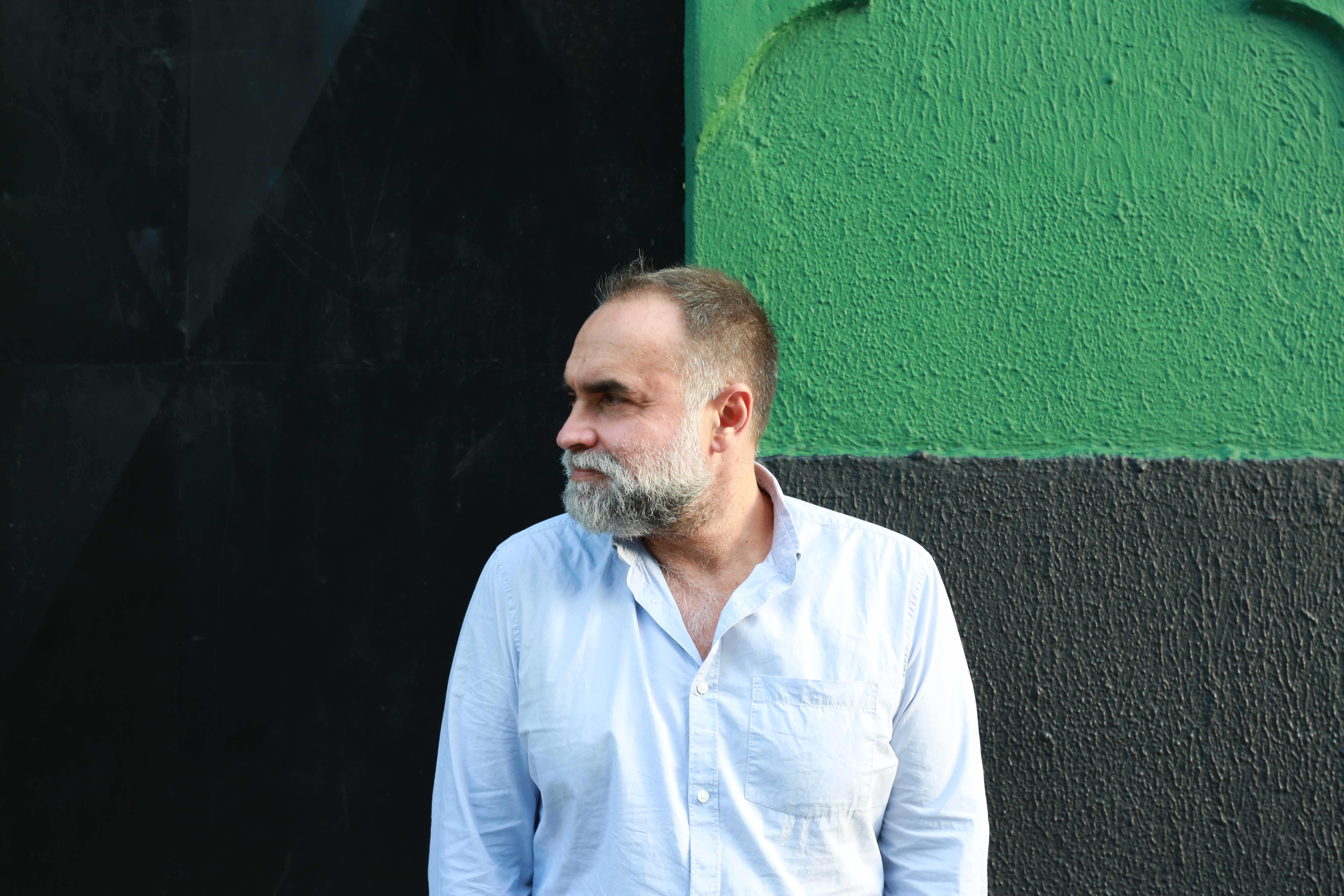 Programação da semana na escola Porto Iracema das Artes com grandes nomes da música, como Tarcísio Sardinha, e do cinema, como Karim Aïnouz.