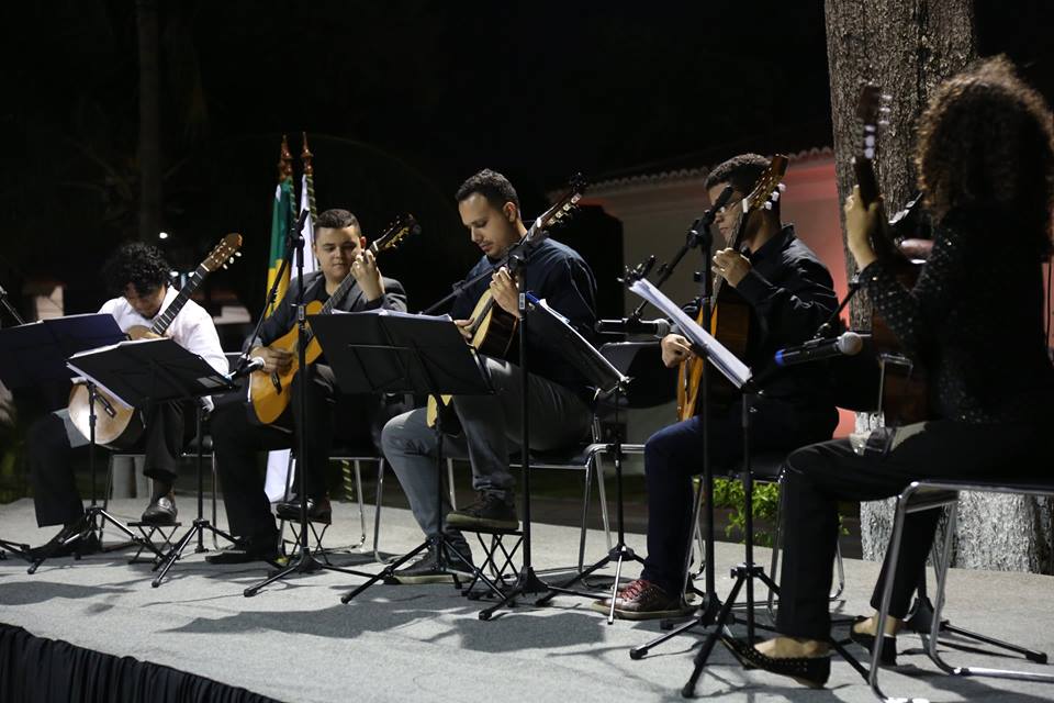 Sala de concerto do TJA recebe mostra de violonistas