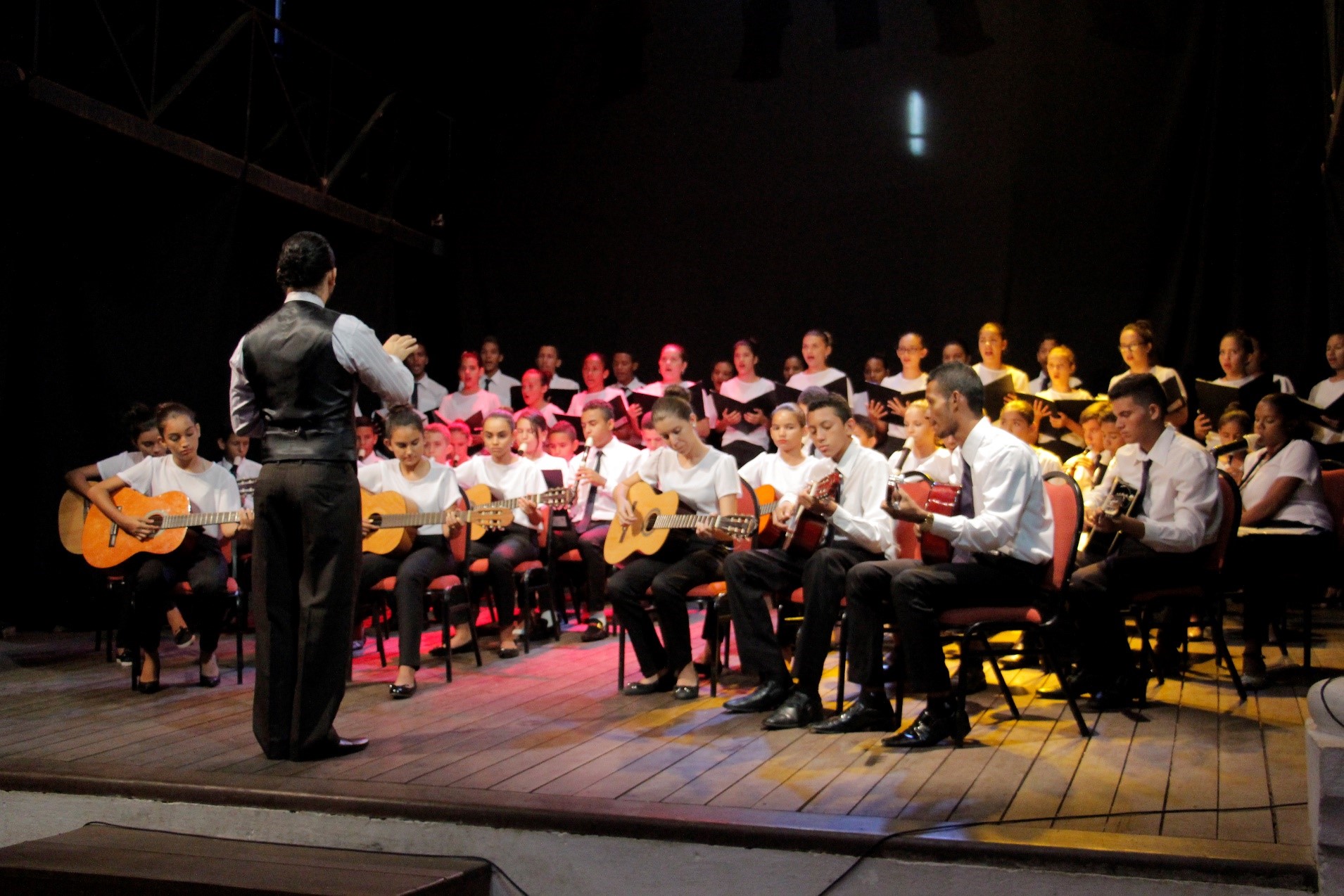 ORQUESTRAS NO PARQUE: Neste domingo (13/5) a Sema e a Secult homenageiam as mães trazendo a apresentação da Orquestra Infanto Juvenil da Fundação Raimundo Fagner, às 16h30, no Parque do Cocó