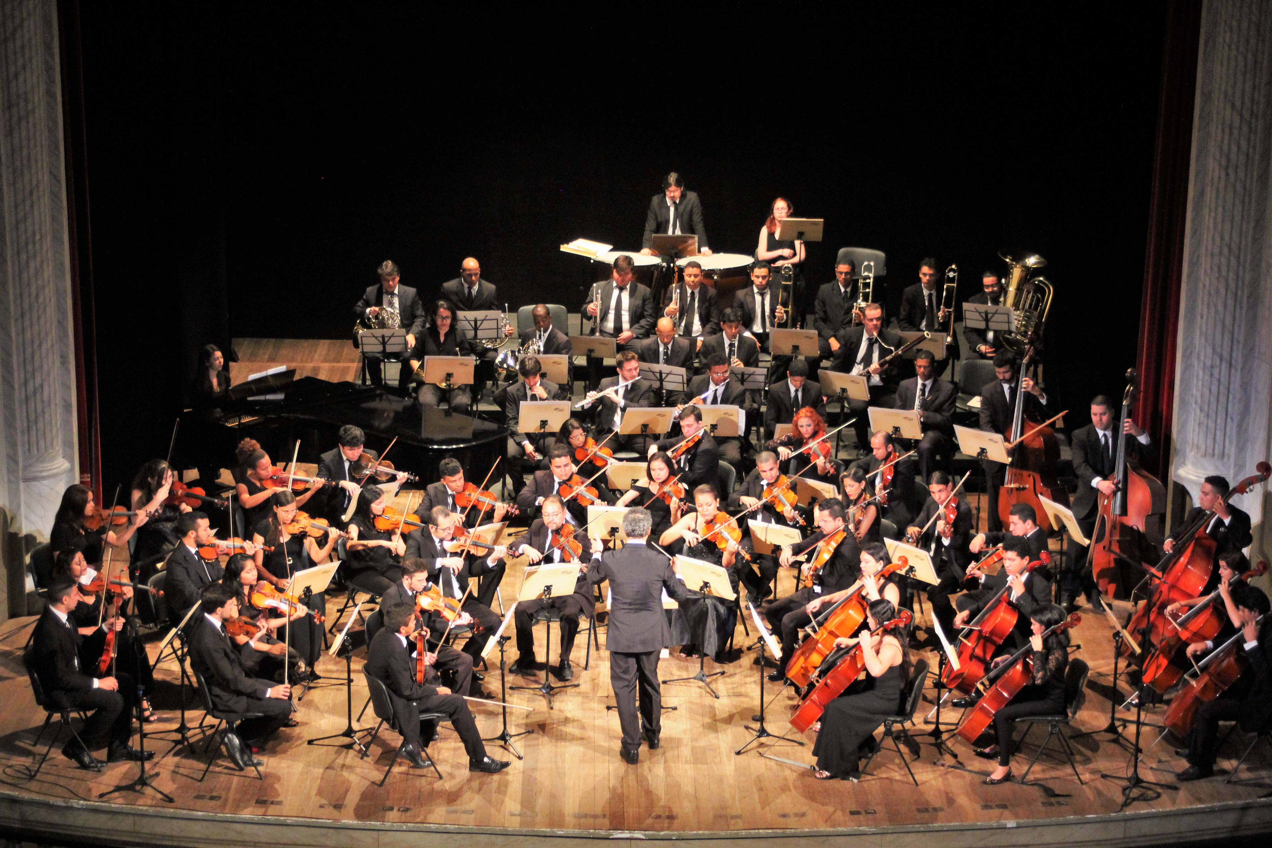 Cineteatro São Luiz recebe concerto de canto lírico e popular da OSUECE e convidados