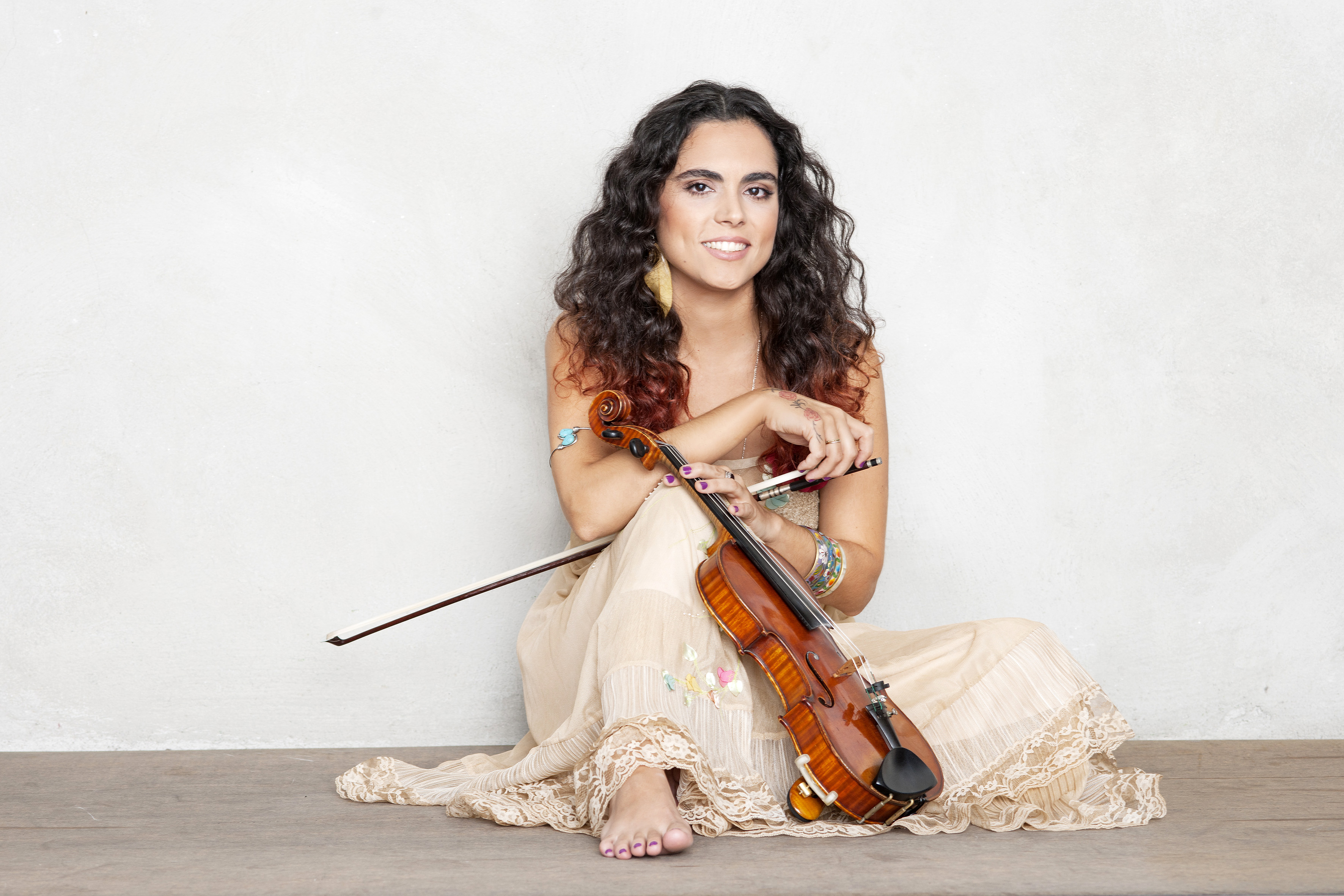 TJA: Carol Panesi (RJ) e Thiago Almeida (CE) fazem show neste sábado