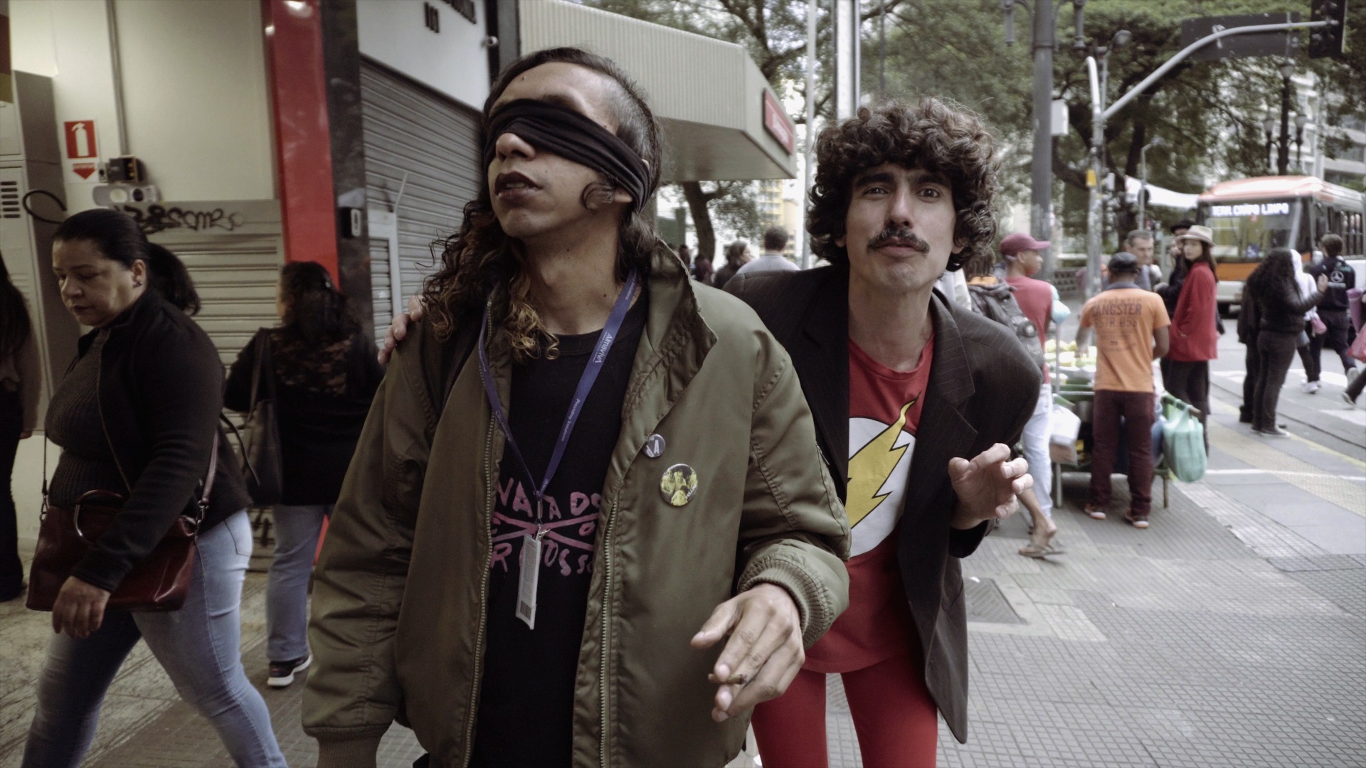 Jonnata Doll & Os Garotos Solventes fazem show do álbum “Alienígena” no Cineteatro São Luiz