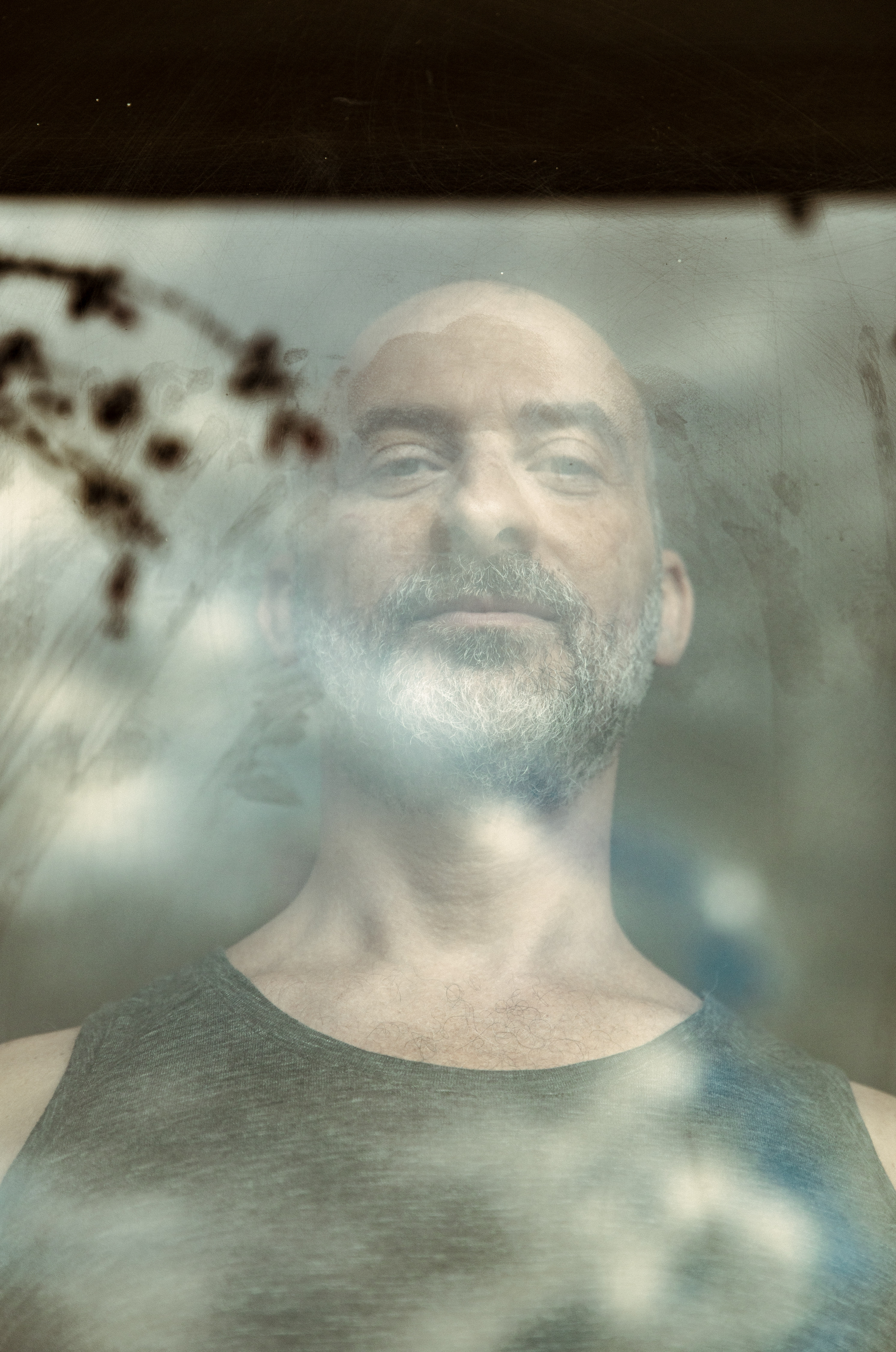 “Farra na Casa Alheia” com Daniel Haaksman e show de Lucas Santtana neste domingo (9/2) no Cineteatro São Luiz