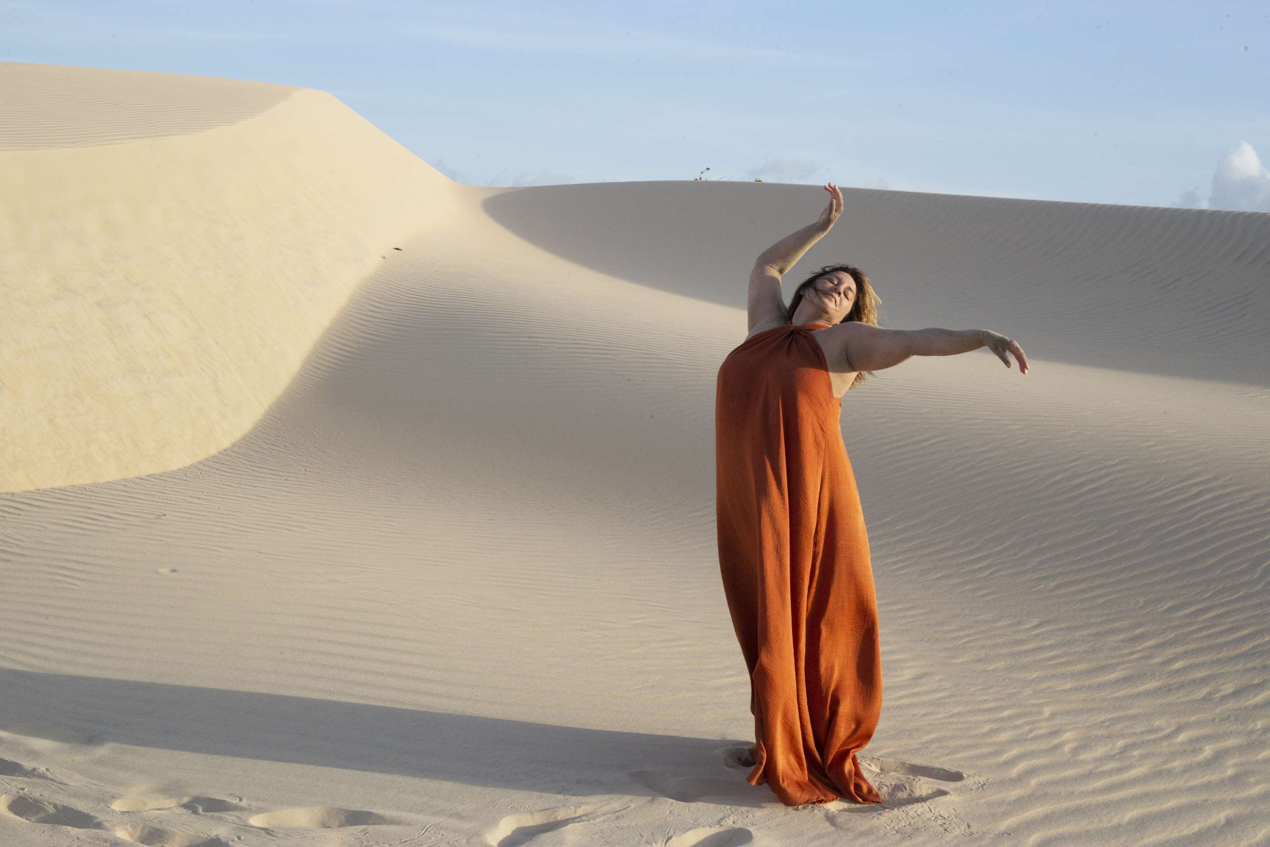 Cineteatro São Luiz abre mês da dança com vídeo espetáculo “Animais me percebem, paisagem me escuta” de Ana Mundim
