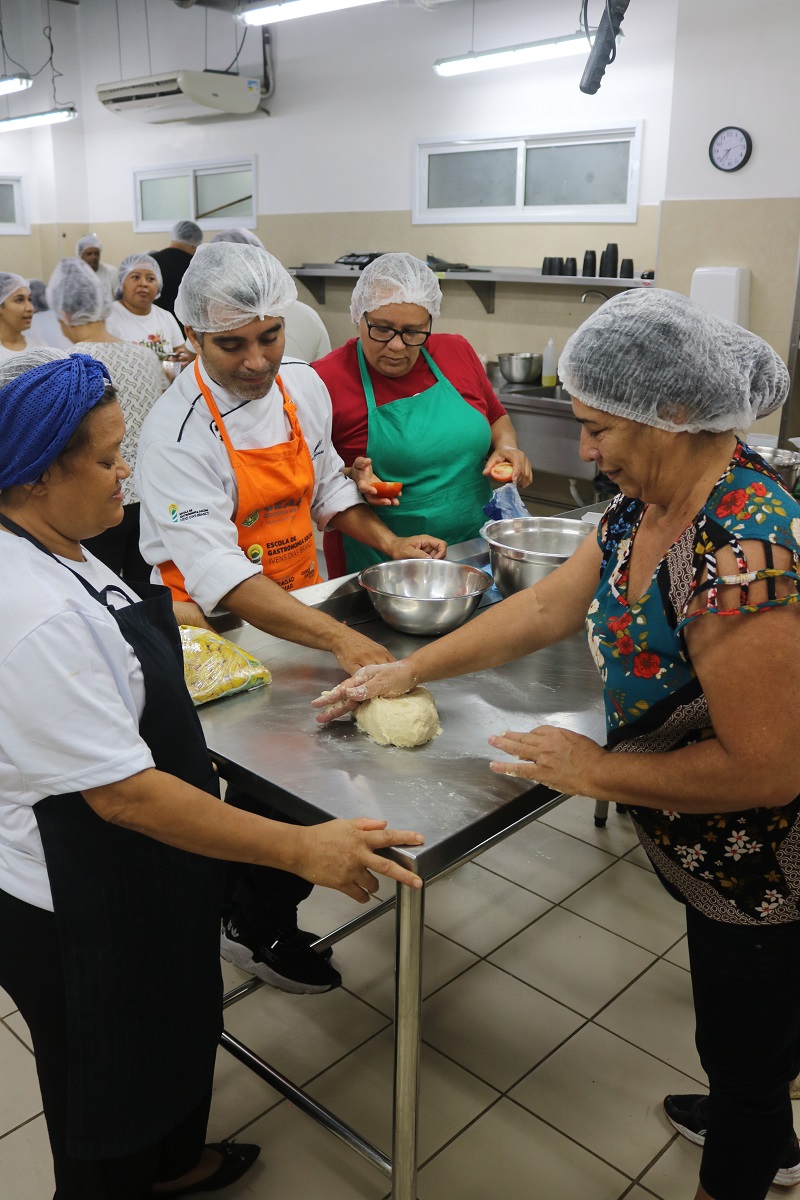 Escola de Gastronomia Social oferta 100 vagas para quatro cursos gratuitos em dezembro