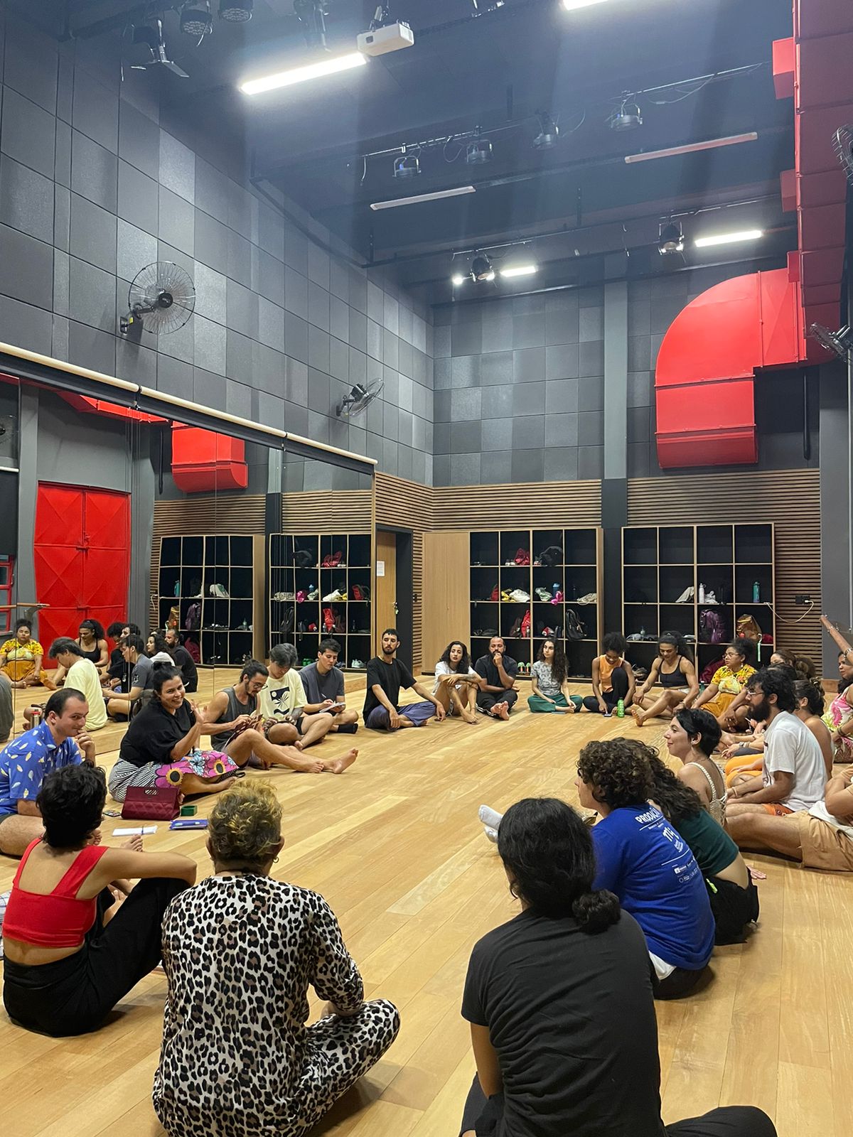 Residência Dramaturgias do Corpo, da Cena, da Imagem abre seus encontros à participação volante da comunidade