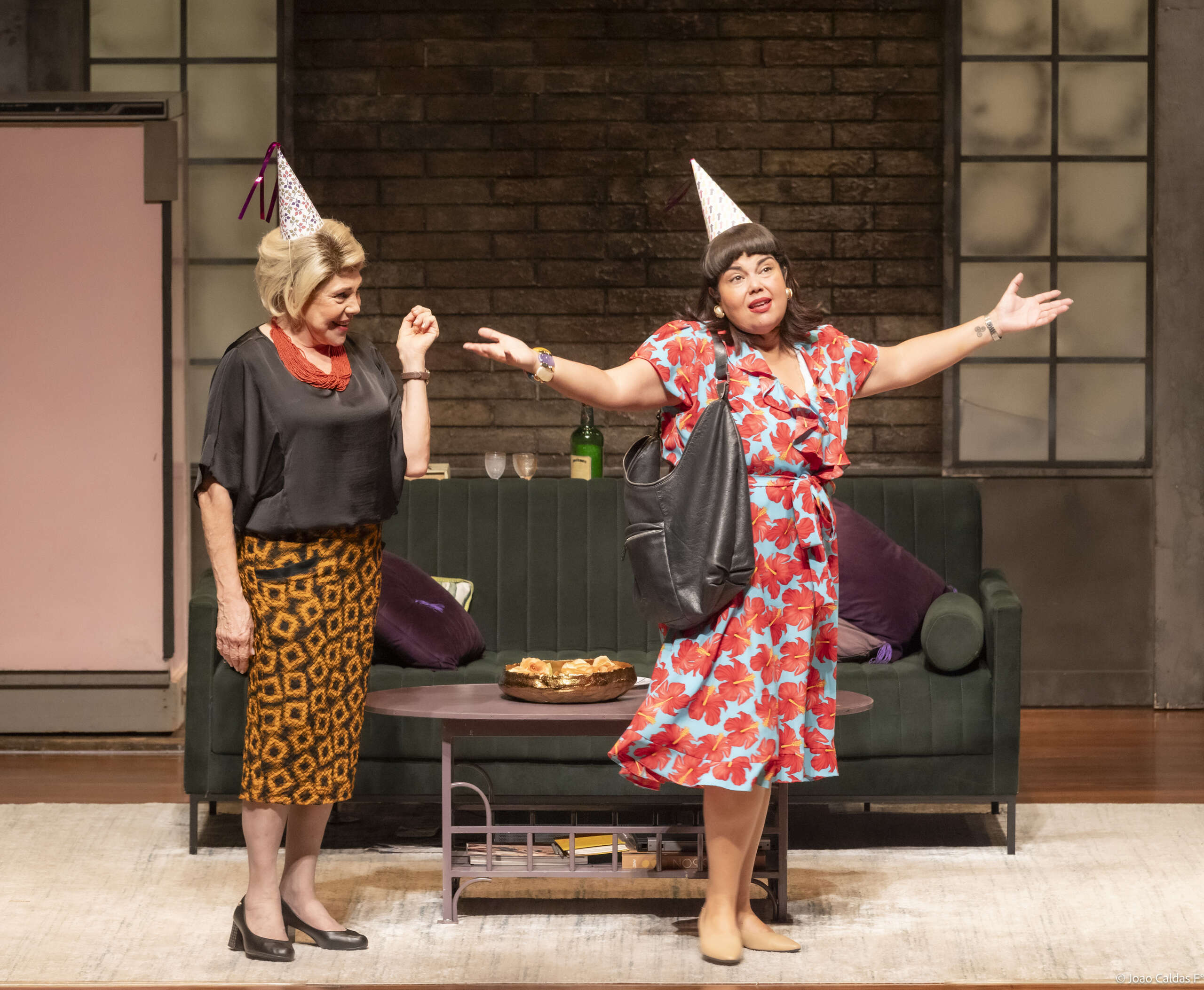 Fabiana Karla e Tania Bondezan protagonizam Radojka – Uma Comédia Friamente Calculada no Cineteatro São Luiz