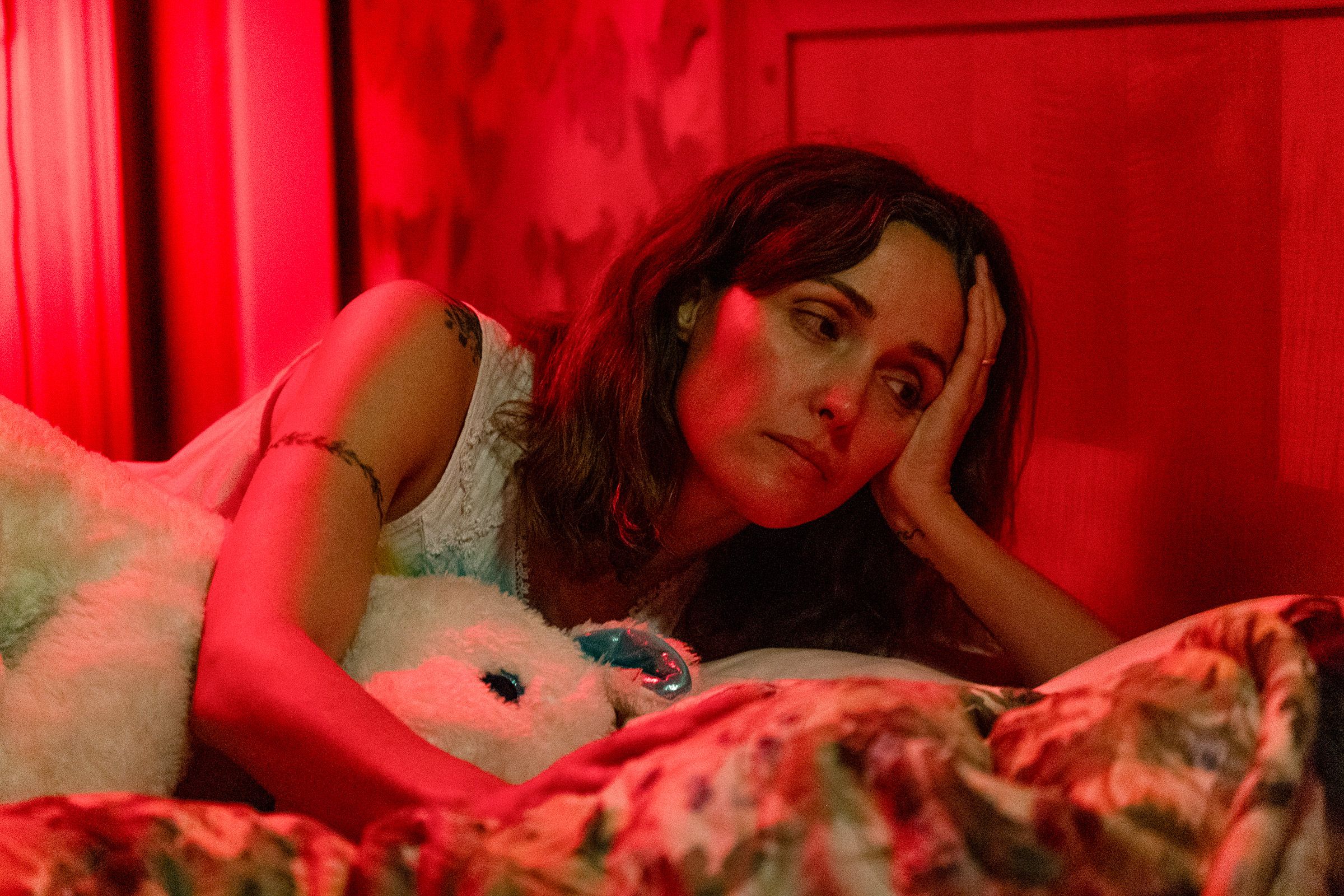 Cinema do Dragão estreia longa internacional que une drama, comédia e terror para refletir sobre uma mãe à beira da exaustão