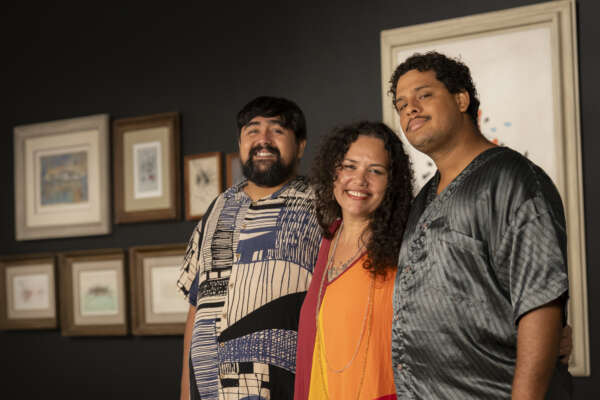 Retrato artistas para sarau na exposição Amar se aprende amando. Thales Azigon; Nina Rizzi e Mateus Fazeno Rock. Pinacoteca do Ceará. 20/01/2026. Fortaleza - Ceará. Fotos: Marília Camelo