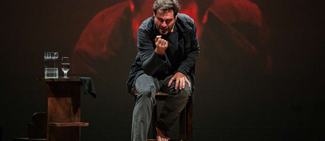 Thiago Lacerda mergulha no universo de Shakespeare no espetáculo “Quem Está Aí?”, que chega ao Theatro José de Alencar