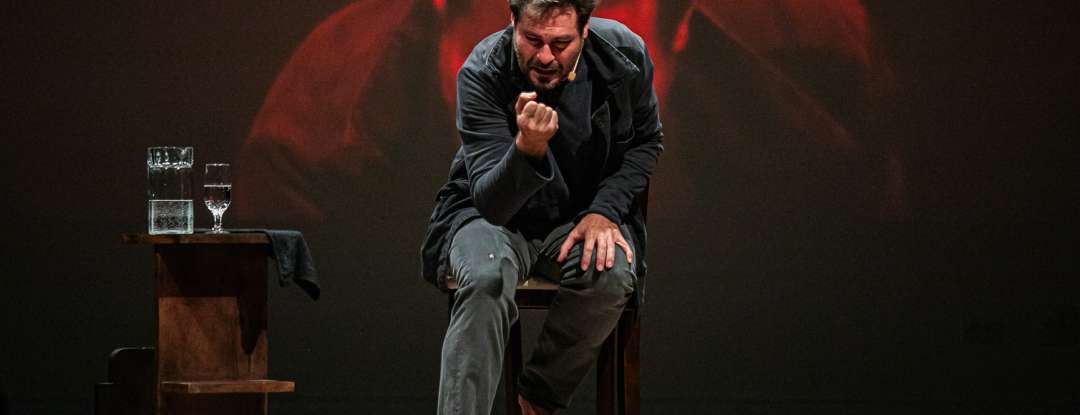 Thiago Lacerda mergulha no universo de Shakespeare no espetáculo “Quem Está Aí?”, que chega ao Theatro José de Alencar