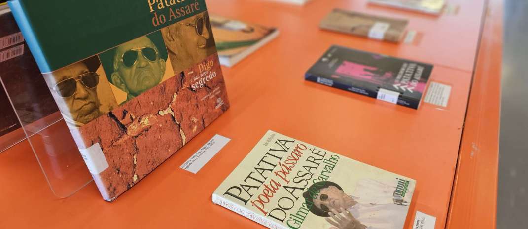 Bece celebra 117 anos de Patativa do Assaré com exposição do acervo