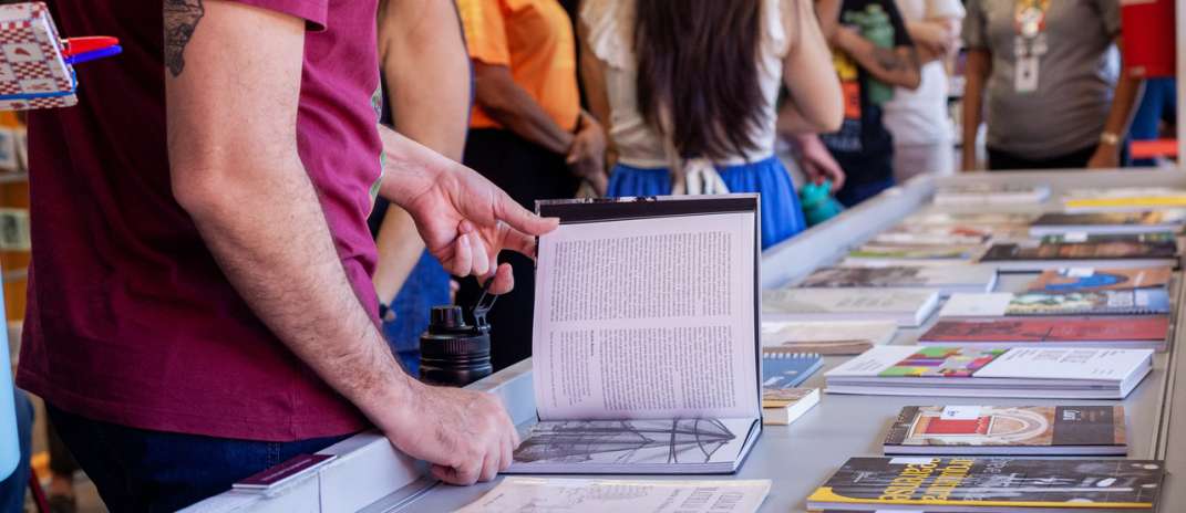Exposição na Bece transforma 300 anos de Fortaleza em narrativa visual e literária