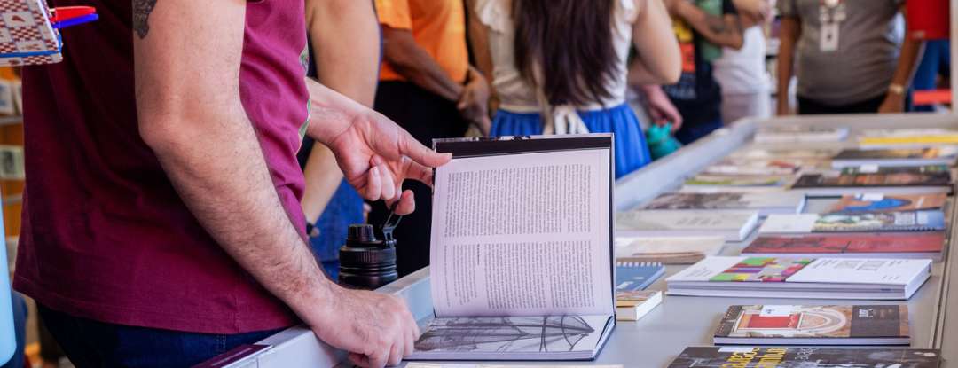 Exposição na Bece transforma 300 anos de Fortaleza em narrativa visual e literária