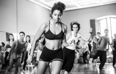 Teatro Carlos Câmara abre inscrições para o curso Corpo Brincante com Valéria Pinheiro, da Cia Vatá