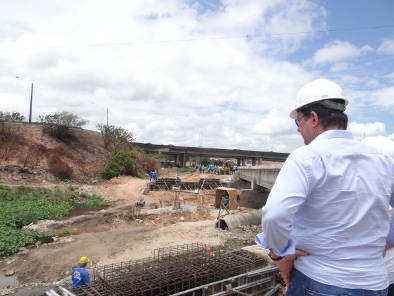 Secretário Lucio Gomes acompanha avanços em obras do VLT, CE-010 e Anel Viário