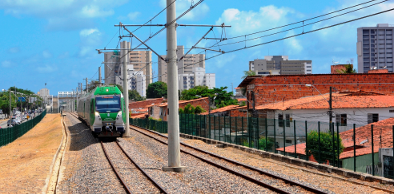 Metrofor retira mais de mil toneladas de lixo das vias de trem em Fortaleza