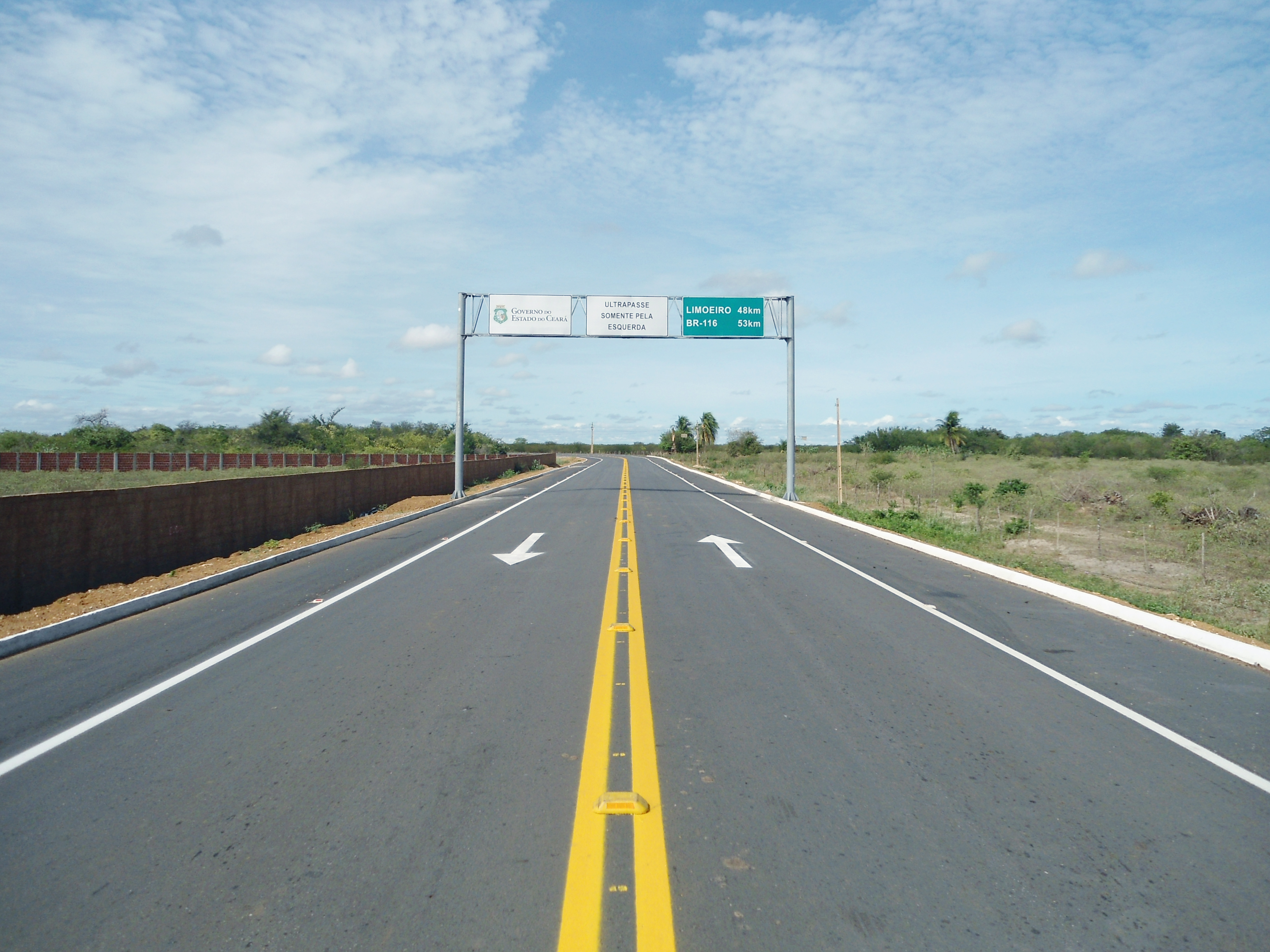 Ceará de Ponta a Ponta: Ceará tem 550 km de obras rodoviárias em andamento