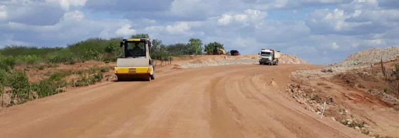 Ceará de Ponta a Ponta: obras de pavimentação na CE-153 avançam na Região do Cariri