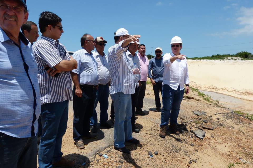 Secretário Lucio Gomes visita obras do Porto do Pecém e da CE-010