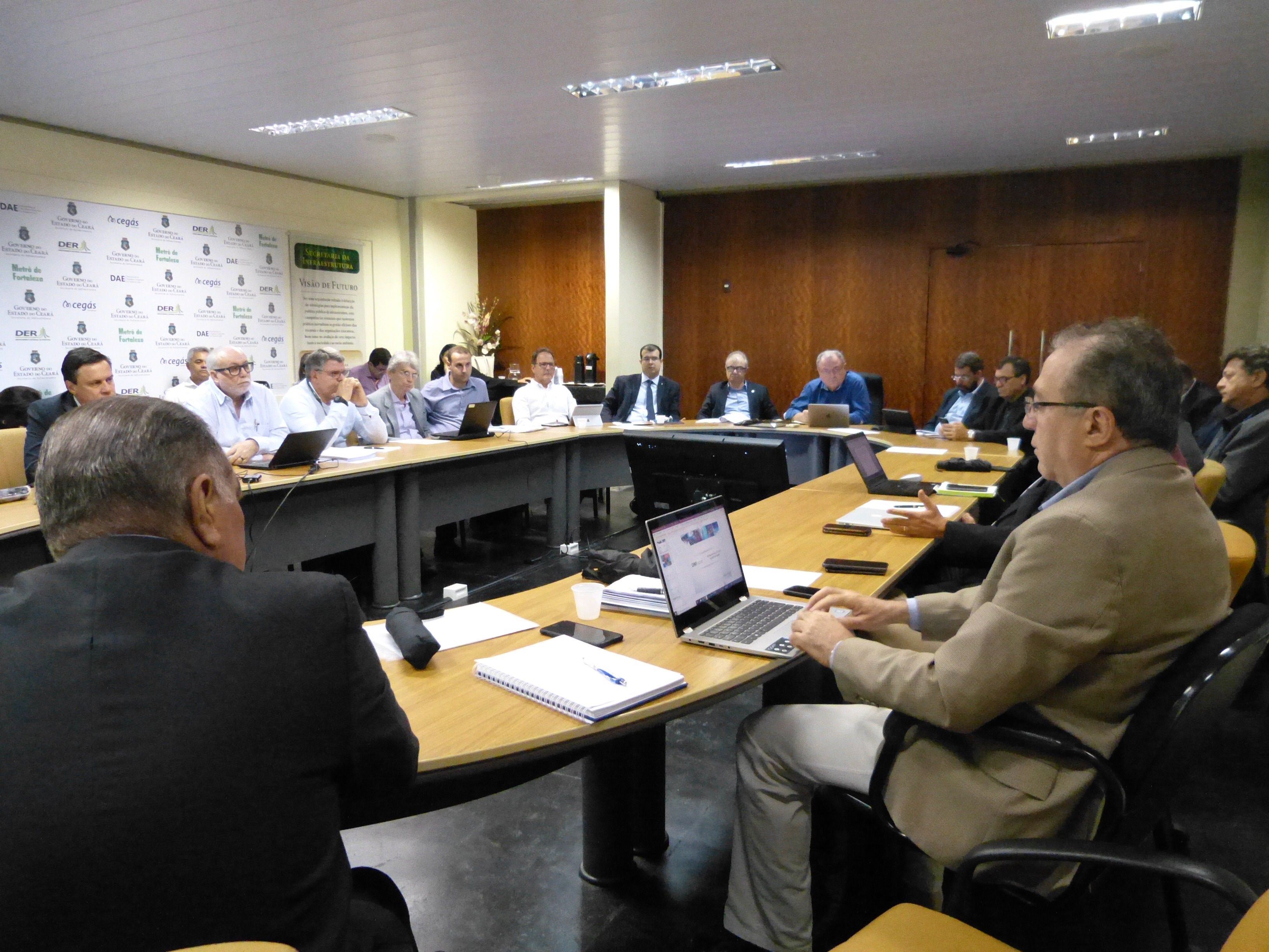 Seinfra discute avanços na transmissão de energia em reunião com setor elétrico