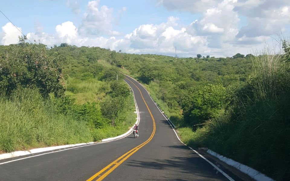 Governo do Ceará entrega estrada e areninha em Várzea Alegre, na Região do Cariri