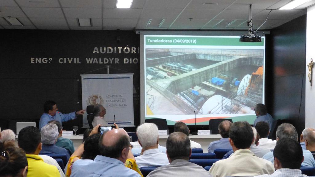 Secretário da Infraestrutura apresenta projeto da Linha Leste na Academia Cearense de Engenharia