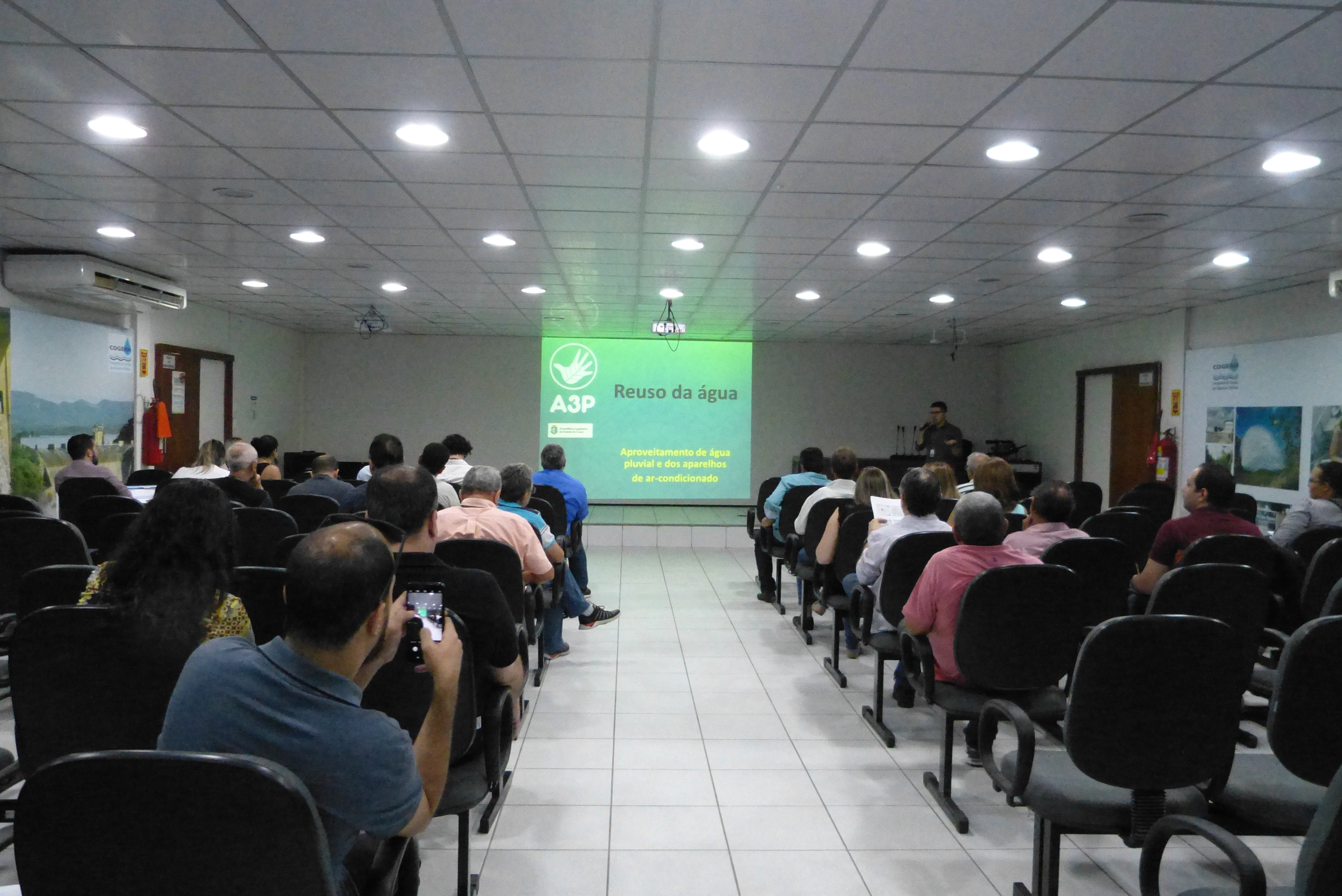 Seinfra discute formas de economizar no consumo de água em secretarias e órgãos públicos