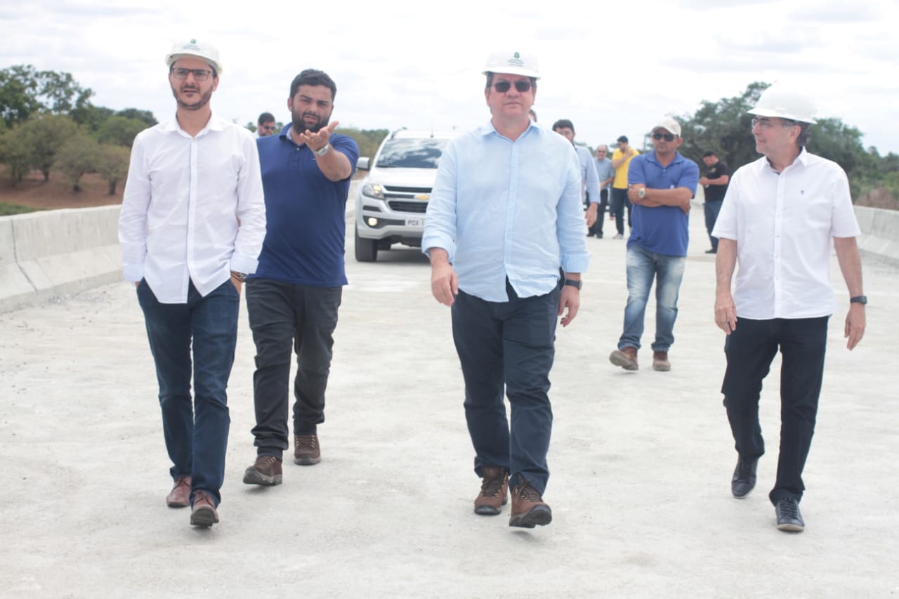 Secretário Lucio Gomes acompanha andamento de projetos e obras em Sobral