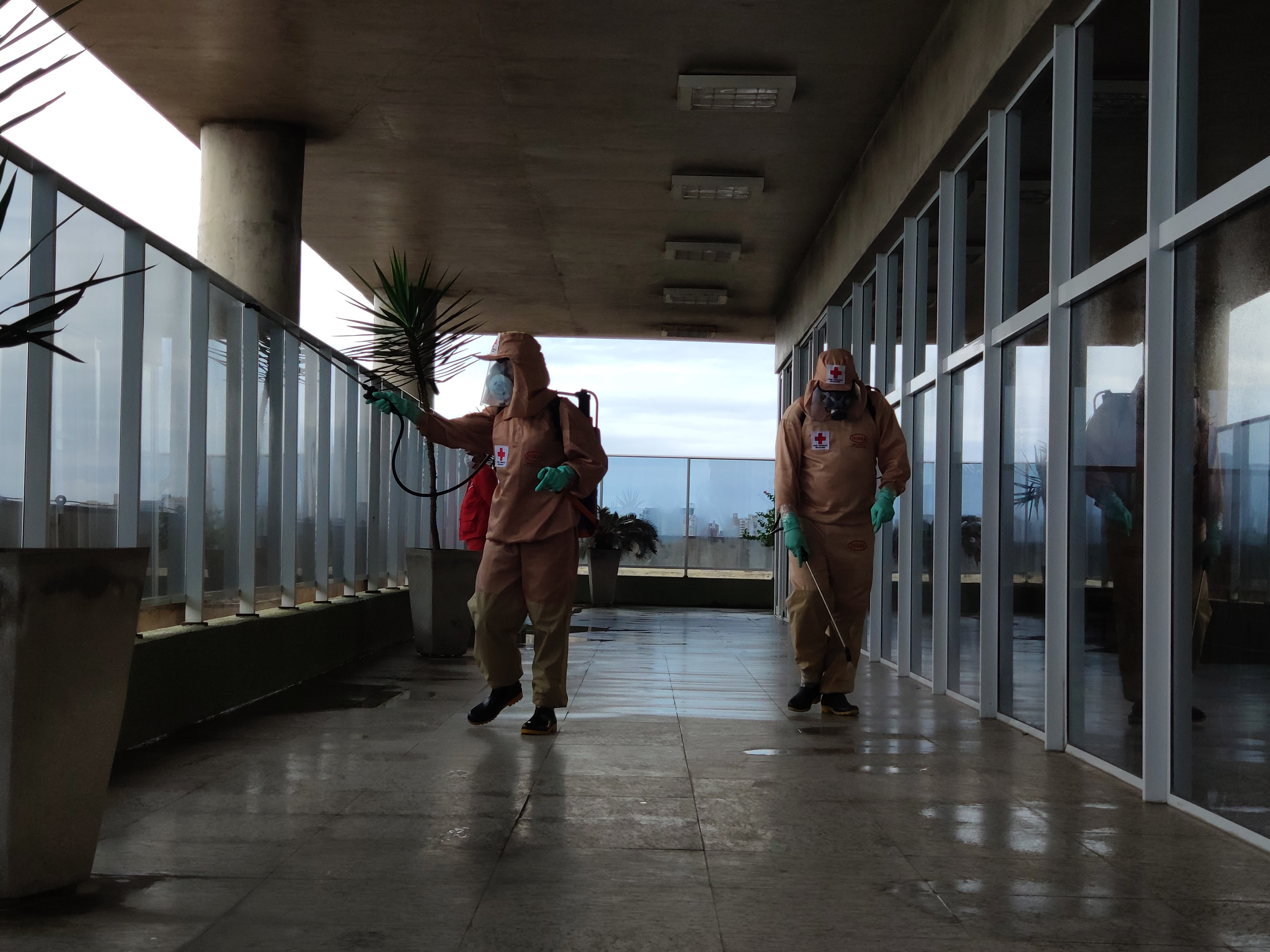 Pulverização contra coronavírus aumenta segurança no edifício-sede do Metrofor