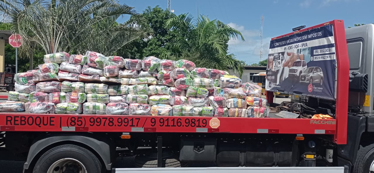 Detran-CE recebe 2 toneladas de alimentos arrecadadas pelo Sindicato dos Despachantes e empresas parceiras