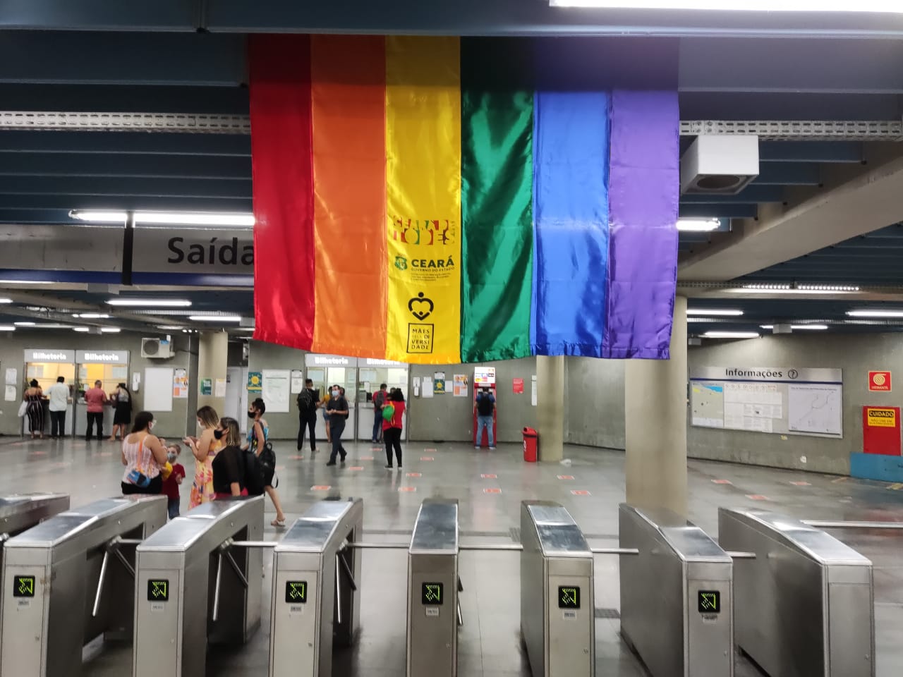 Estações de Metrô e VLT ganham bandeiras do orgulho LGBTQIA+ e expressam respeito à diversidade