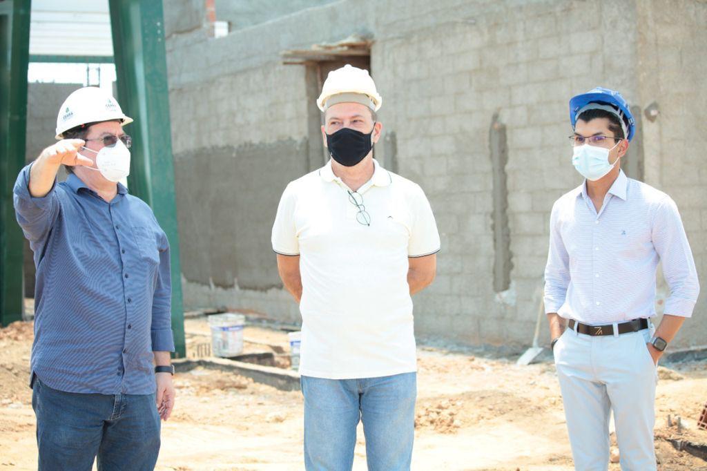 Em mais uma vistoria às obras do Aeroporto de Sobral, Secretário da Infraestrutura do Ceará apresenta ao Prefeito da cidade detalhes da construção