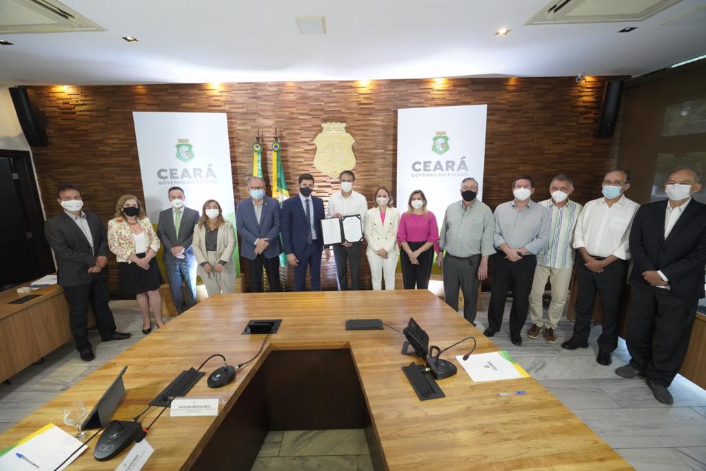 Governo do Ceará e Neoenergia assinam memorando para projeto de transporte público movido a hidrogênio verde