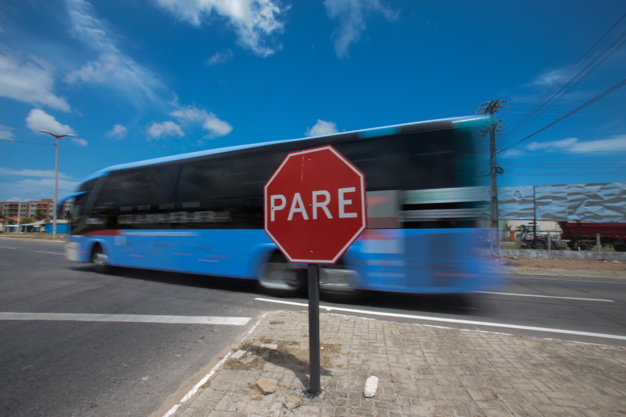 Detran-CE realizou manutenção de sinalizações em mais de 2,5 mil km de CEs em 2021