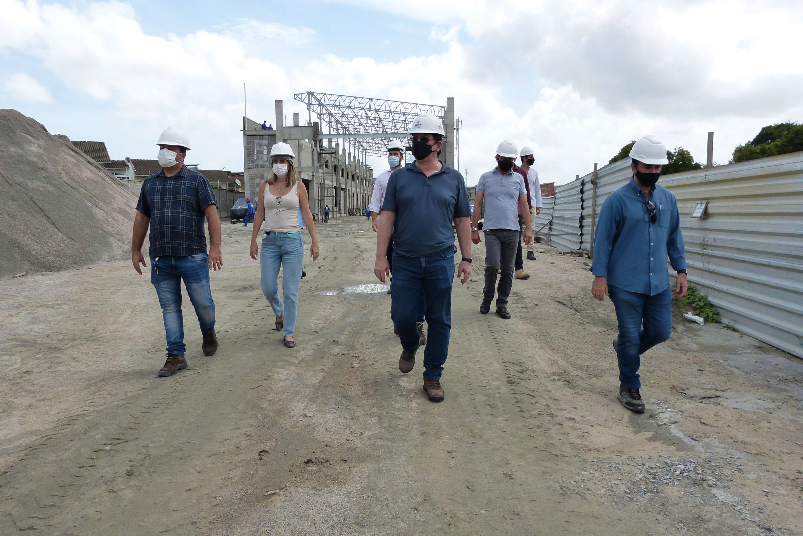Secretário da Infraestrutura acompanha andamento de obras em Fortaleza