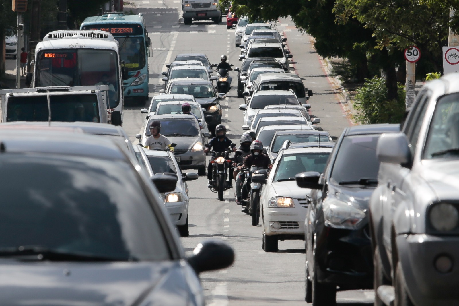 Detran-CE divulga calendário de licenciamento 2023 para veículos automotores