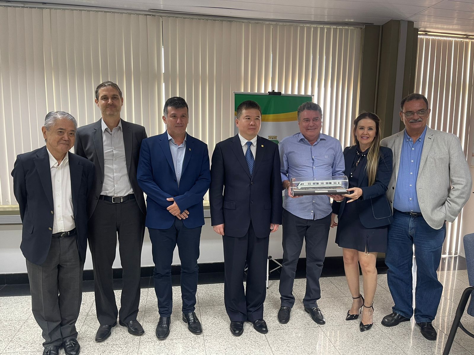 Seinfra recebe empresa chinesa fabricante dos trens do VLT Ramal Aeroporto