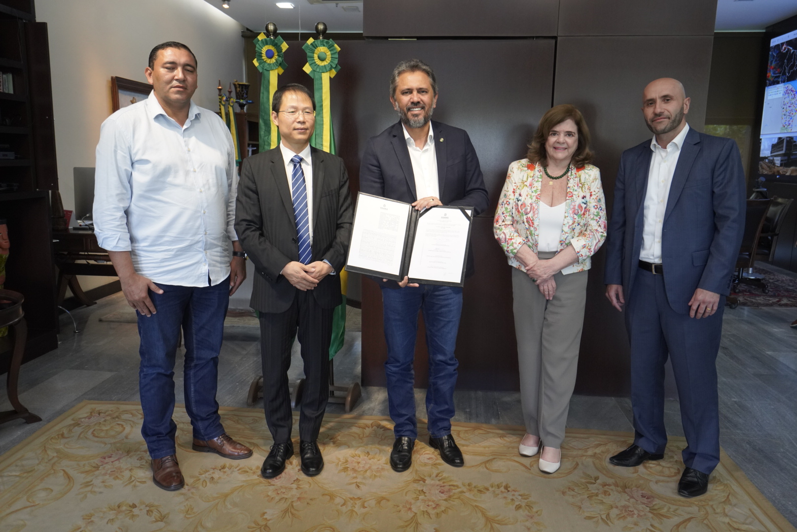 Visando construção de parque solar de R$ 1,8 bilhão em Mauriti, Governo do Ceará assina memorando de entendimento com grupo chinês