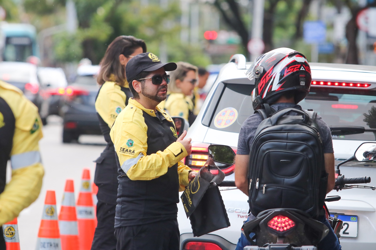 Detran-CE promove ação alusiva ao Maio Amarelo em parceria com BPRE e Corpo de Bombeiros