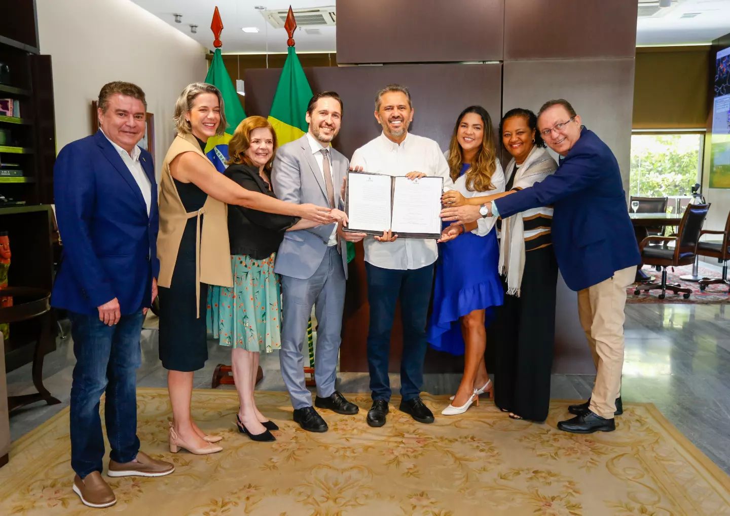 Governo do Ceará assina memorando de entendimento com a Lightsource bp para desenvolvimento de energias renováveis