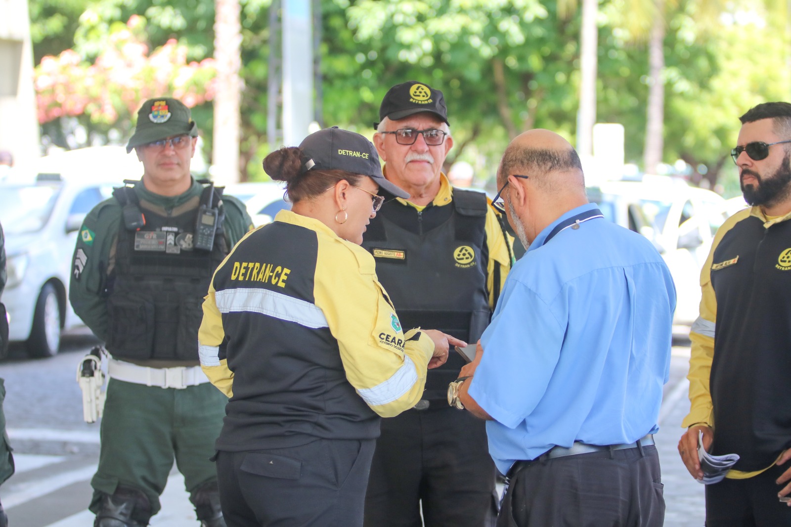 Detran-CE orienta taxistas sobre uso de aplicativo que garante mais segurança durante viagens