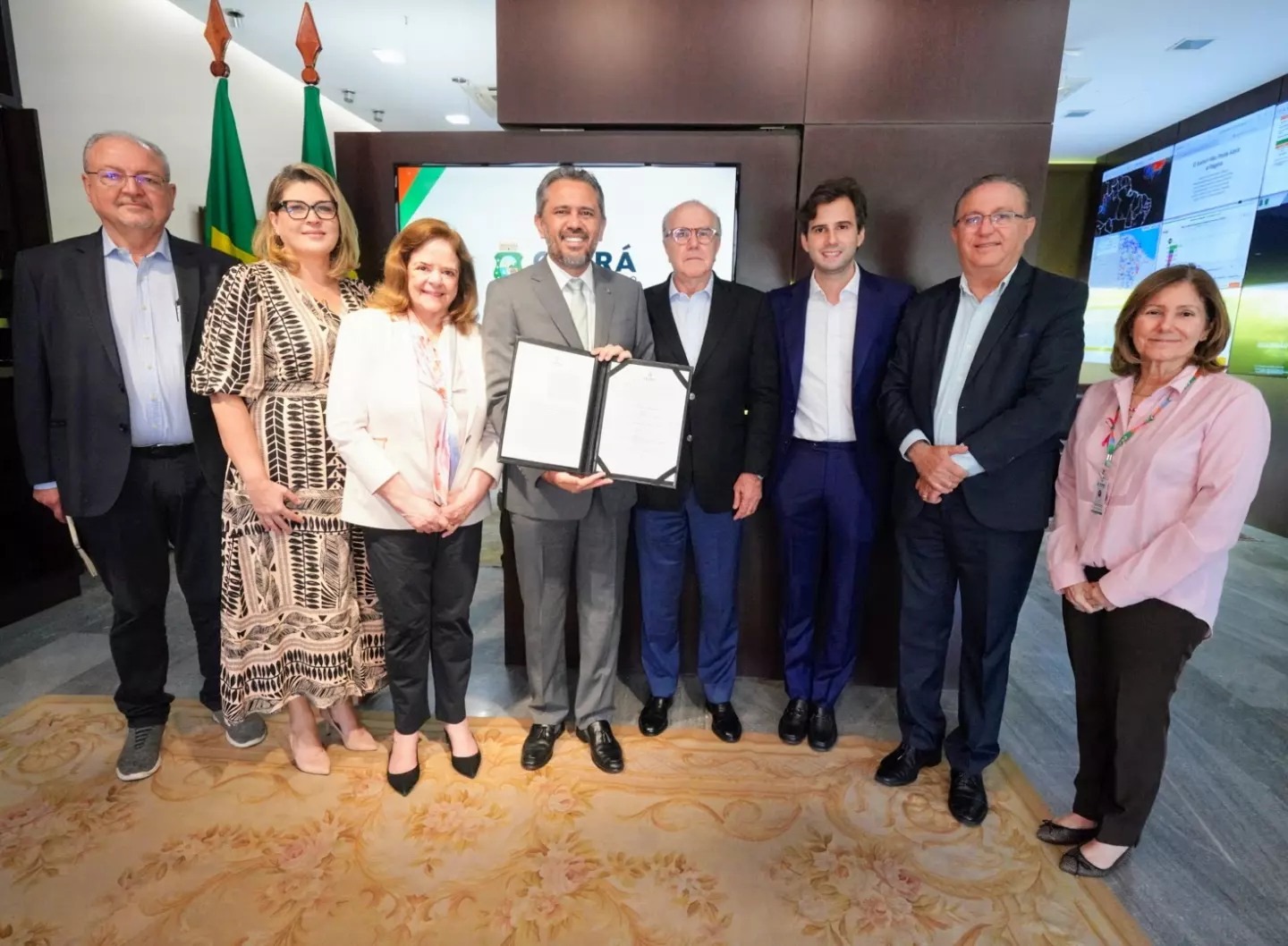 Governo do Ceará e GoVerde assinam memorando visando produção de energia e amônia verde no Porto do Pecém