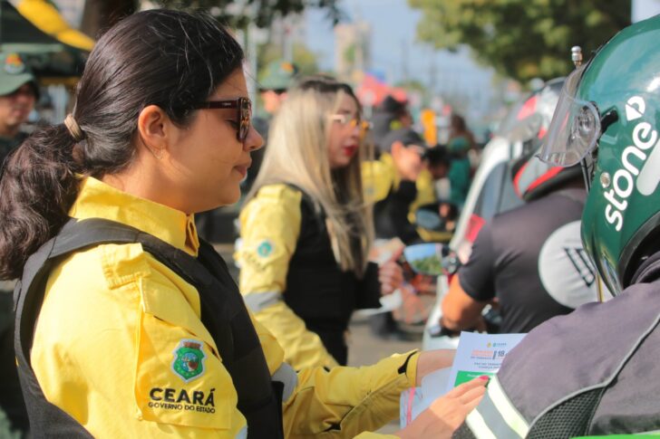 Detran-CE realiza blitz educativa inaugural das ações relativas à abertura da Semana Nacional de Trânsito