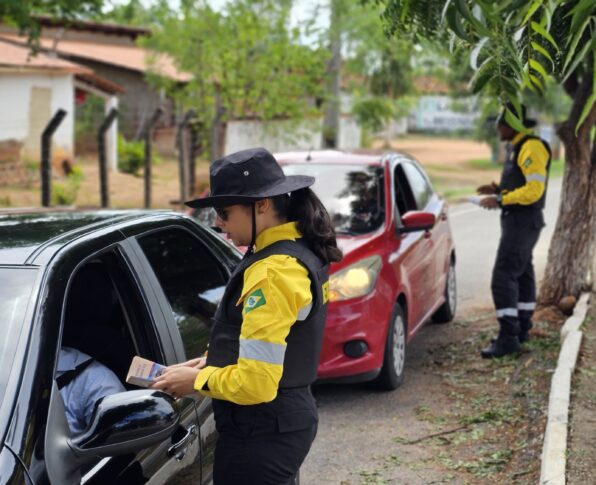 Detran-CE orienta condutores na CE-356 sobre riscos do excesso de velocidade