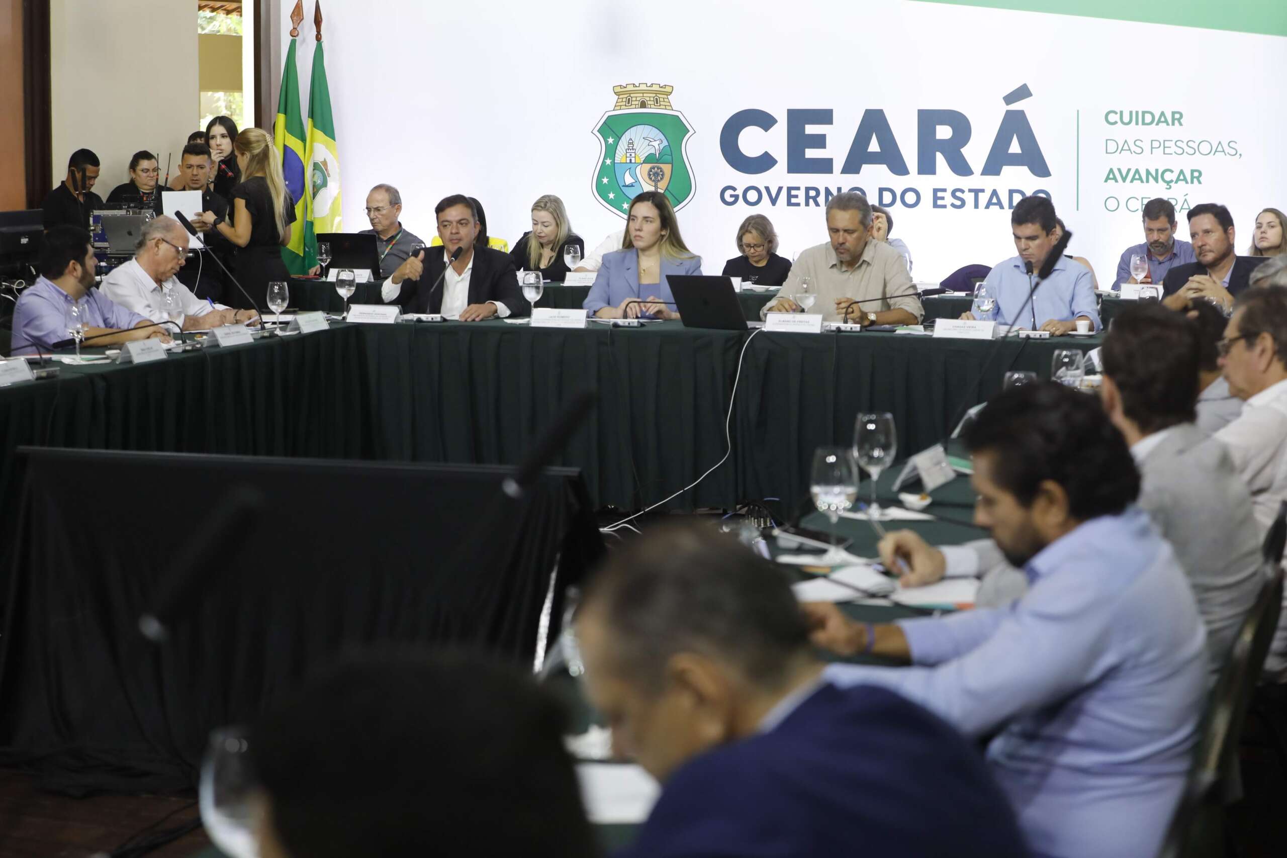 Governador Elmano reúne secretariado e anuncia Infraestrutura como uma das áreas prioritárias para 2025 e 2026