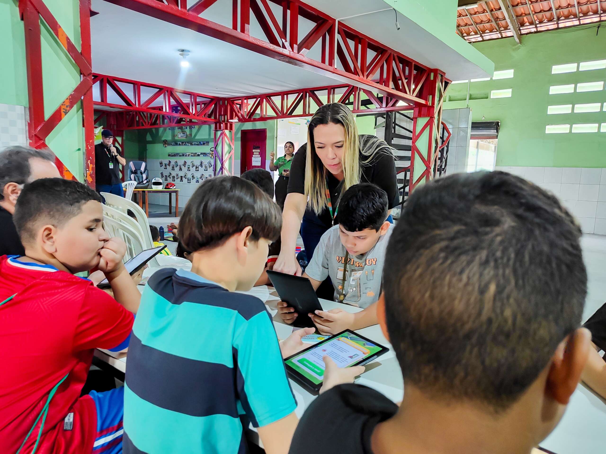 Detran-CE promove atividades educativas para crianças do projeto Circo Escola Bom Jardim