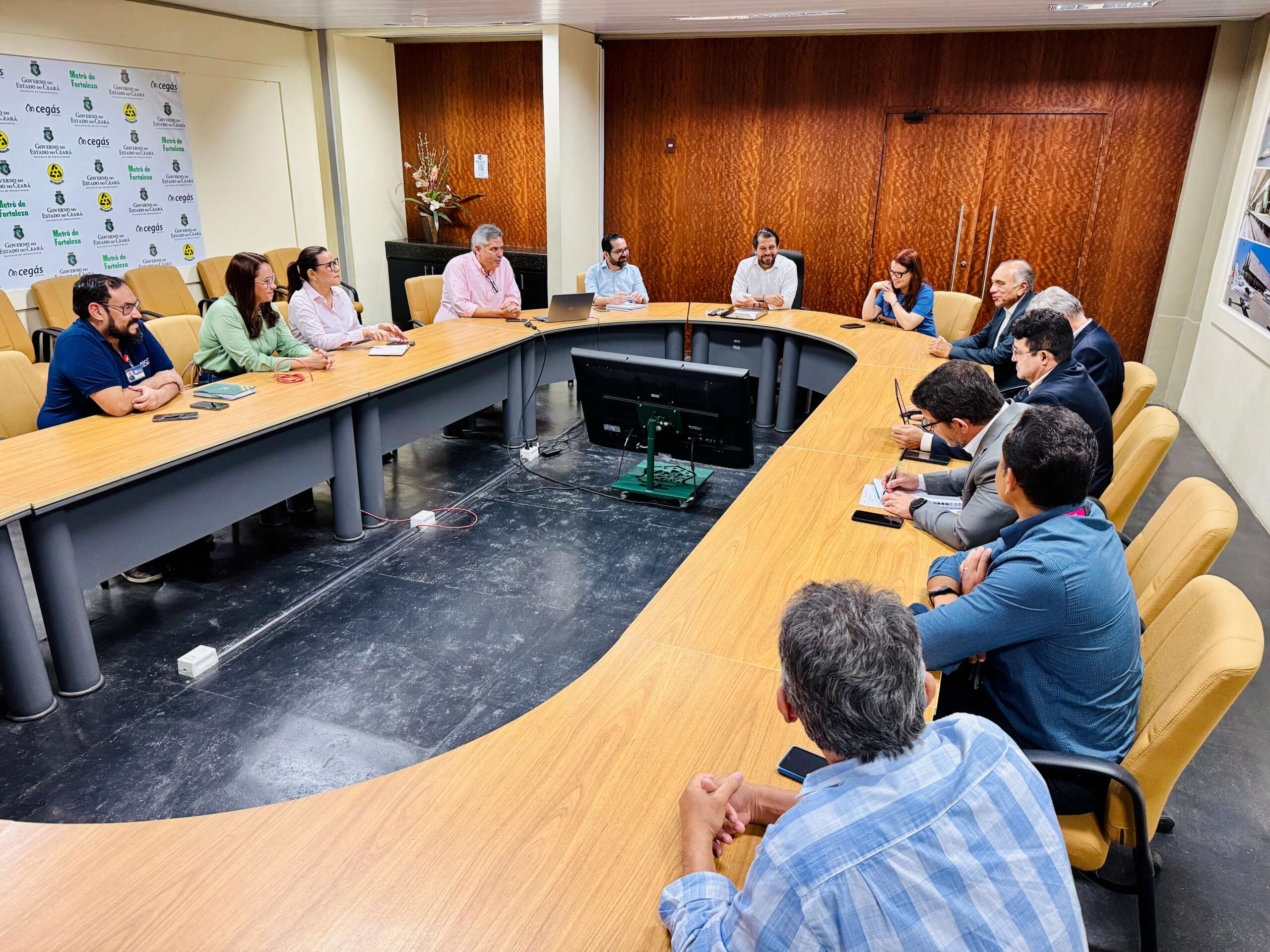 Seinfra se reúne com Secretaria da Saúde e Enel Ceará para discutir infraestrutura energética de hospitais do Estado