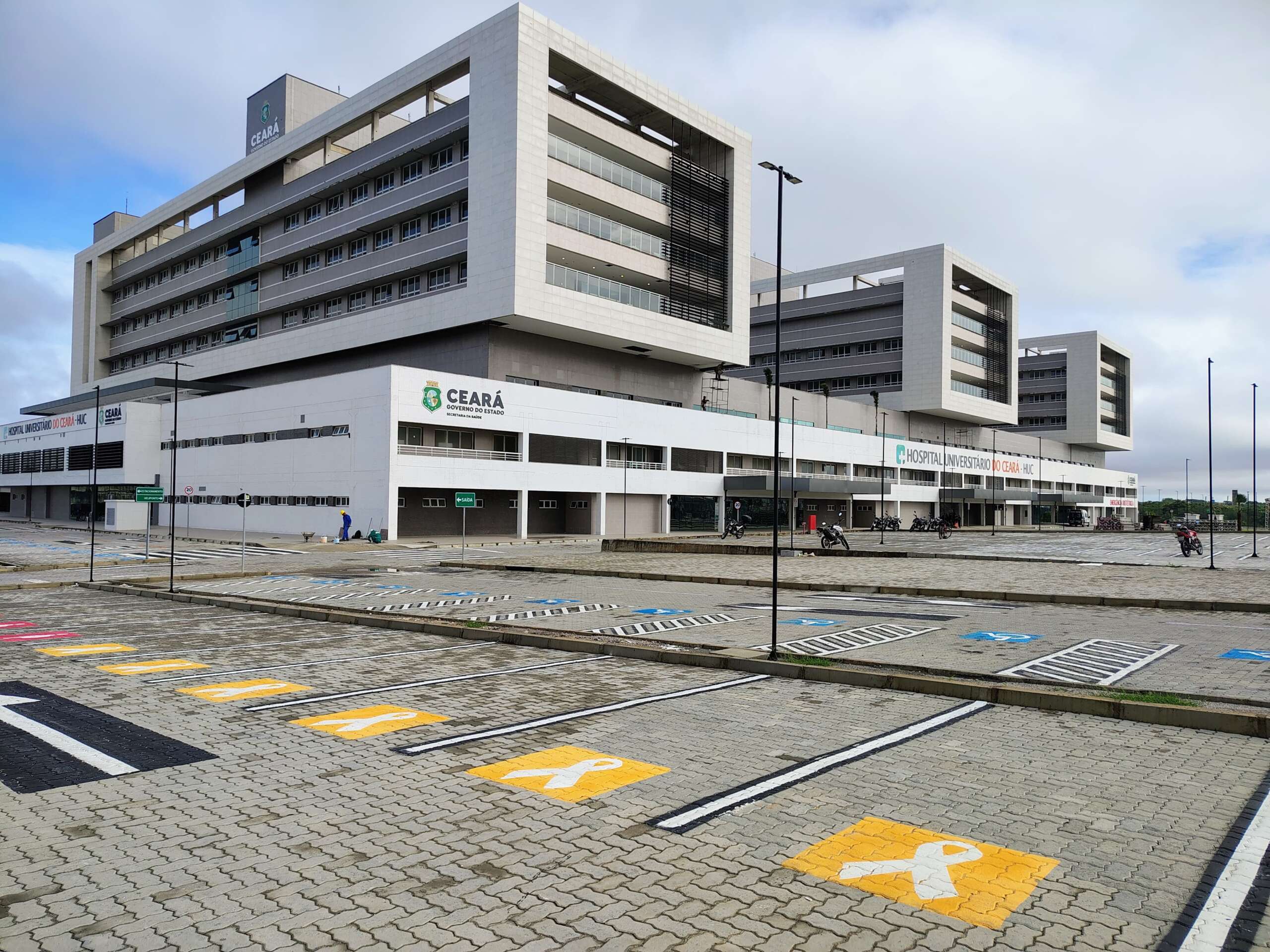 Detran-CE sinaliza principais vias de acesso ao Hospital Universitário do Ceará (HUC)